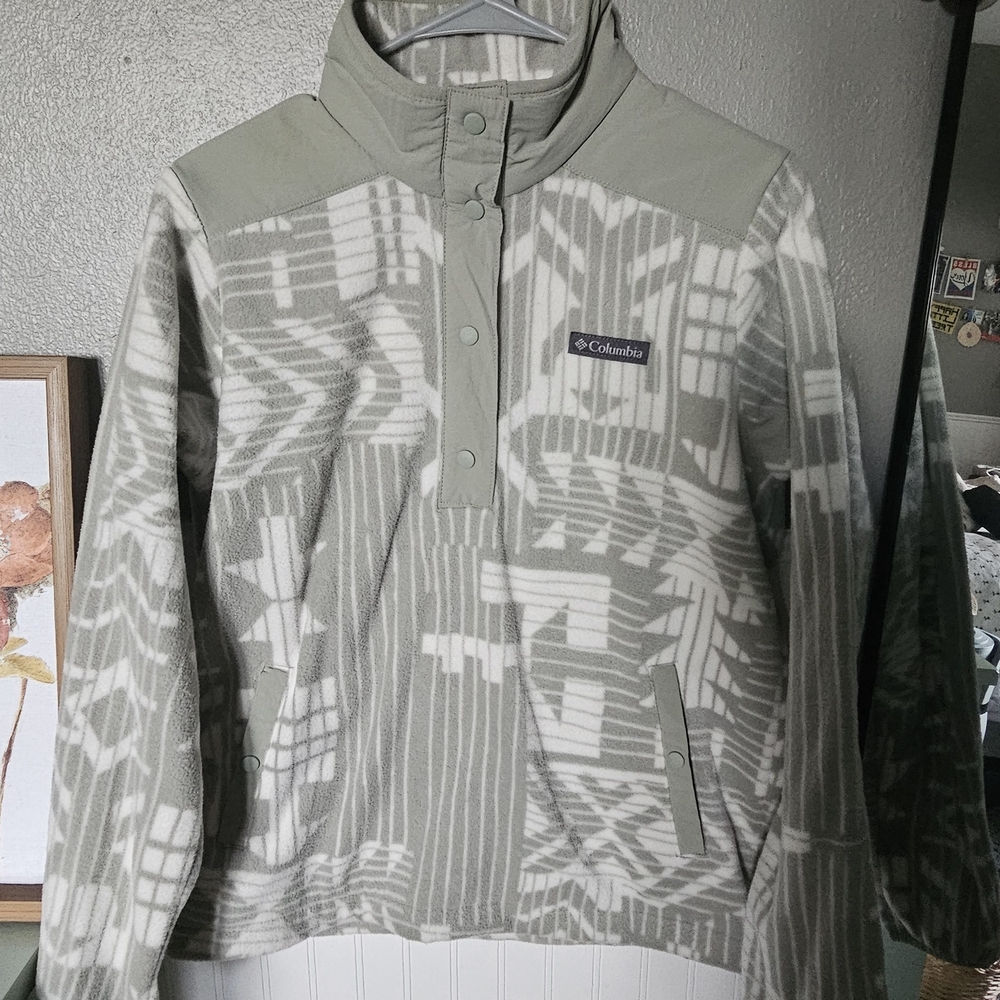 Columbia Mint Greenish and White Patterned Fleece Jacket